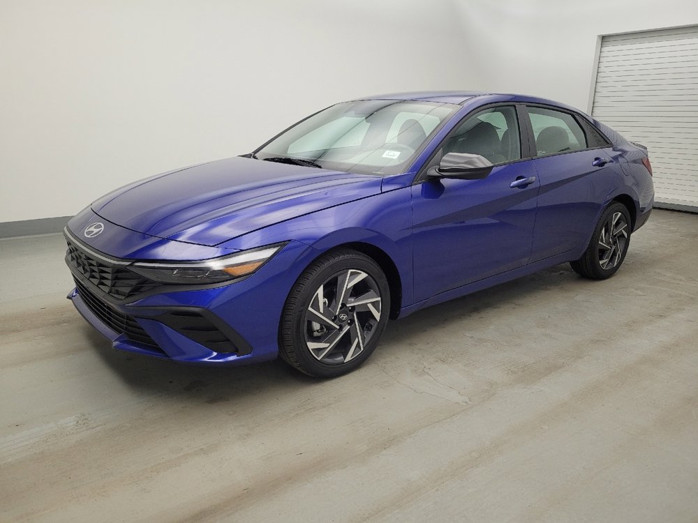 Used 2025 Hyundai Elantra Sport image 2