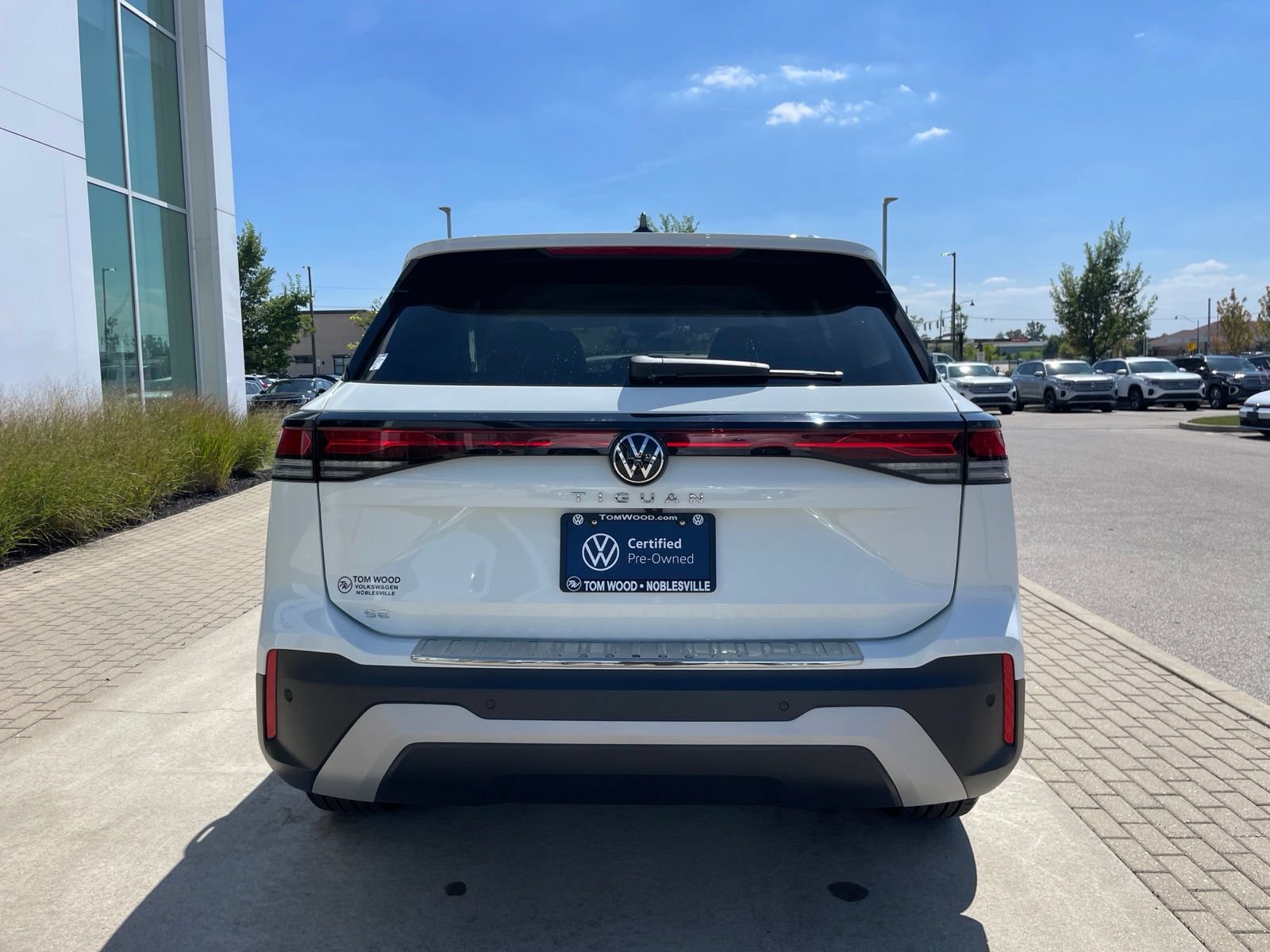 Certified 2025 Volkswagen Tiguan SE FWD image 43