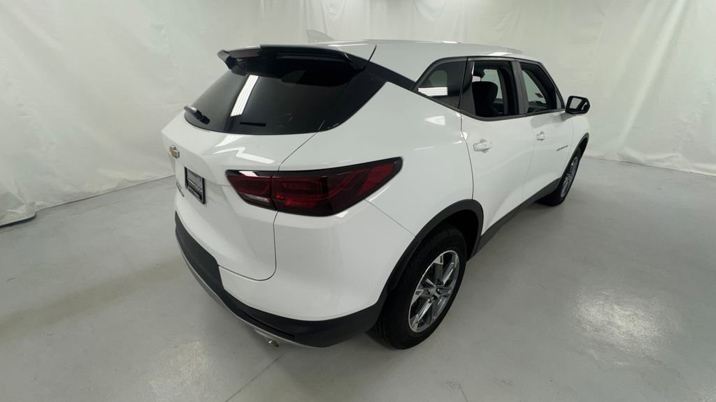 Used 2023 Chevrolet Blazer LT AWD/4WD image 3