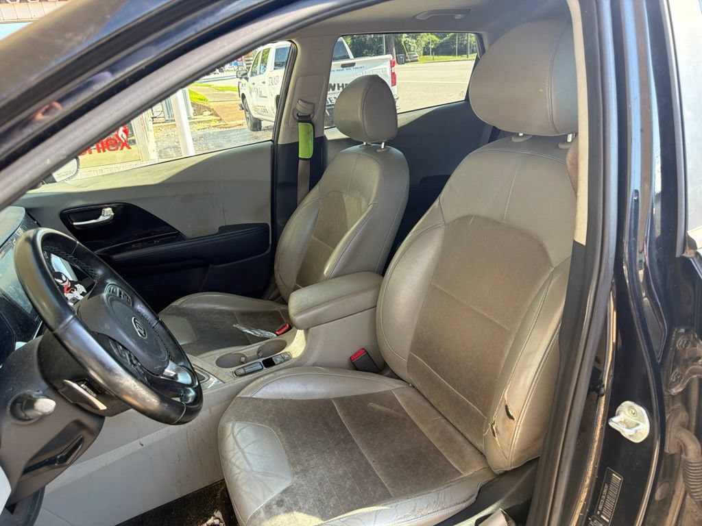 Used 2020 Kia Niro Touring w/ Paint Protection Package FWD image 9