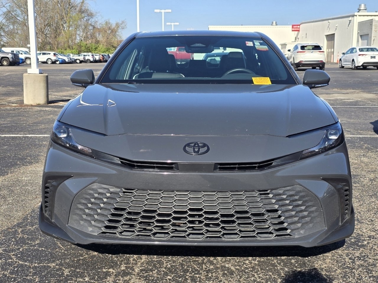 Used 2025 Toyota Camry SE w/ Convenience Package image 2