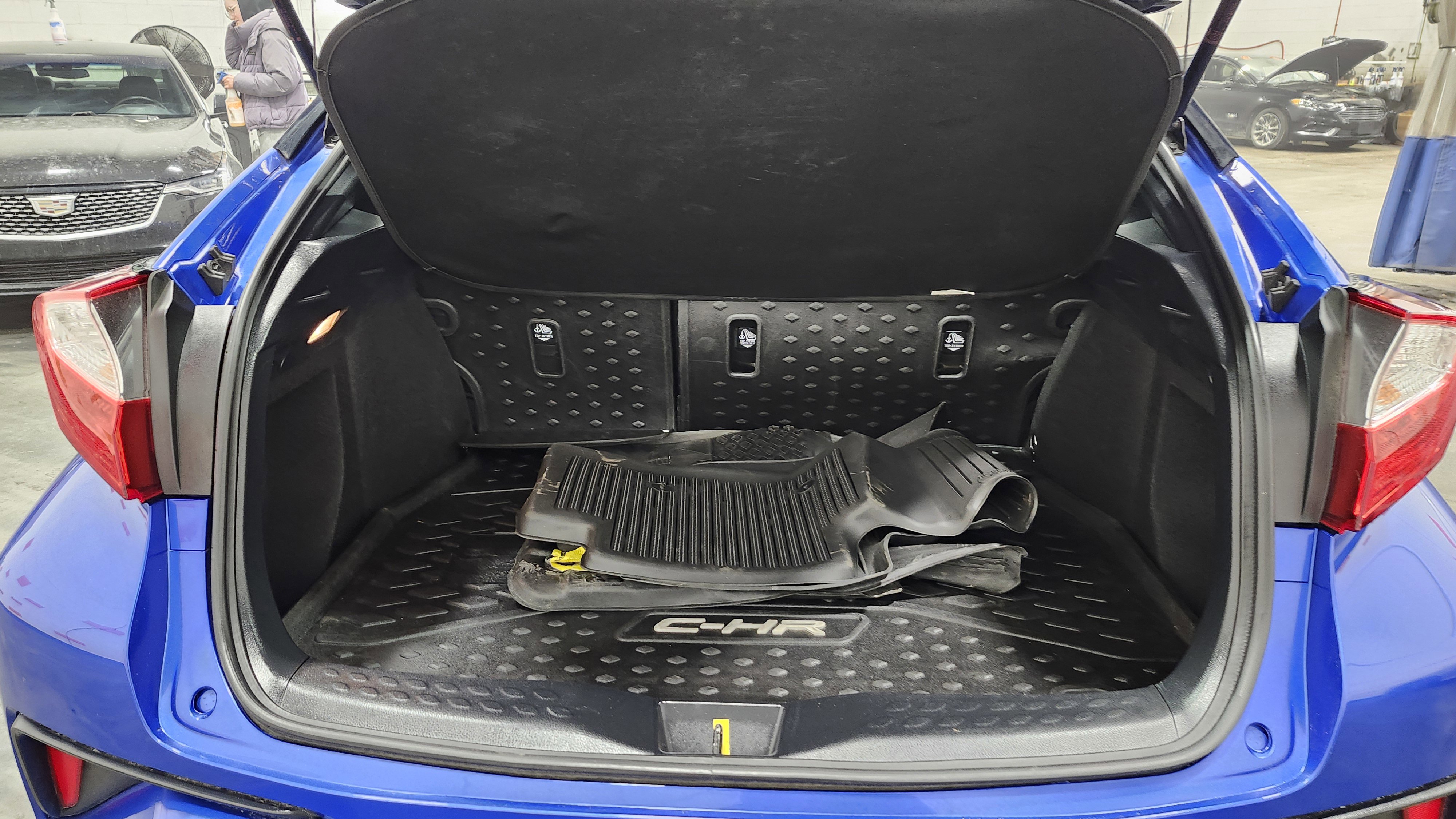 Used 2022 Toyota C-HR XLE image 18