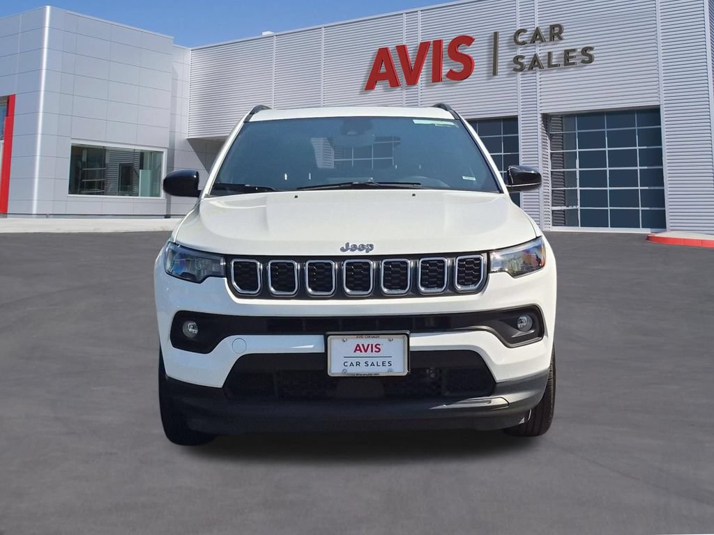 Used 2025 Jeep Compass Latitude w/ Sun & Sound Group AWD/4WD image 2