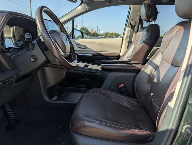 Used 2022 Toyota Sienna Platinum AWD/4WD image 26