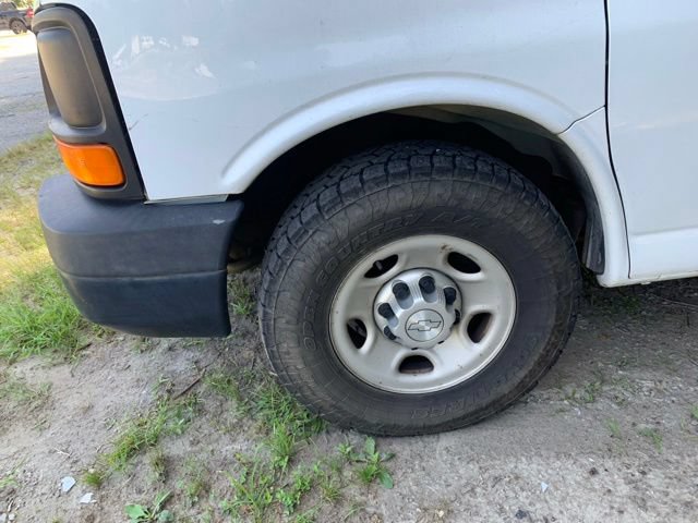 Used 2017 Chevrolet Express 2500 RWD image 5