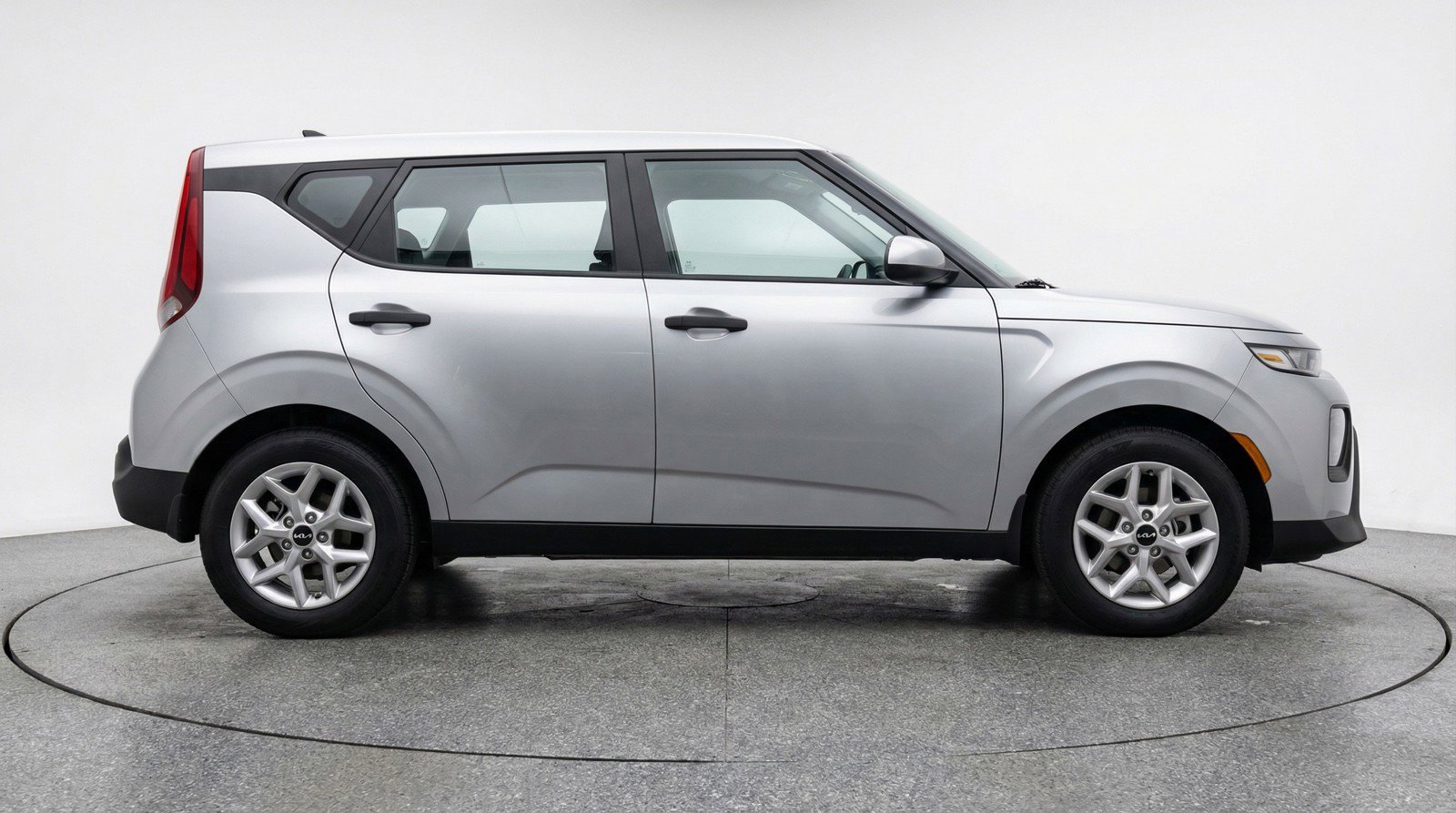 Used 2025 Kia Soul LX w/ LX Technology Package FWD image 11