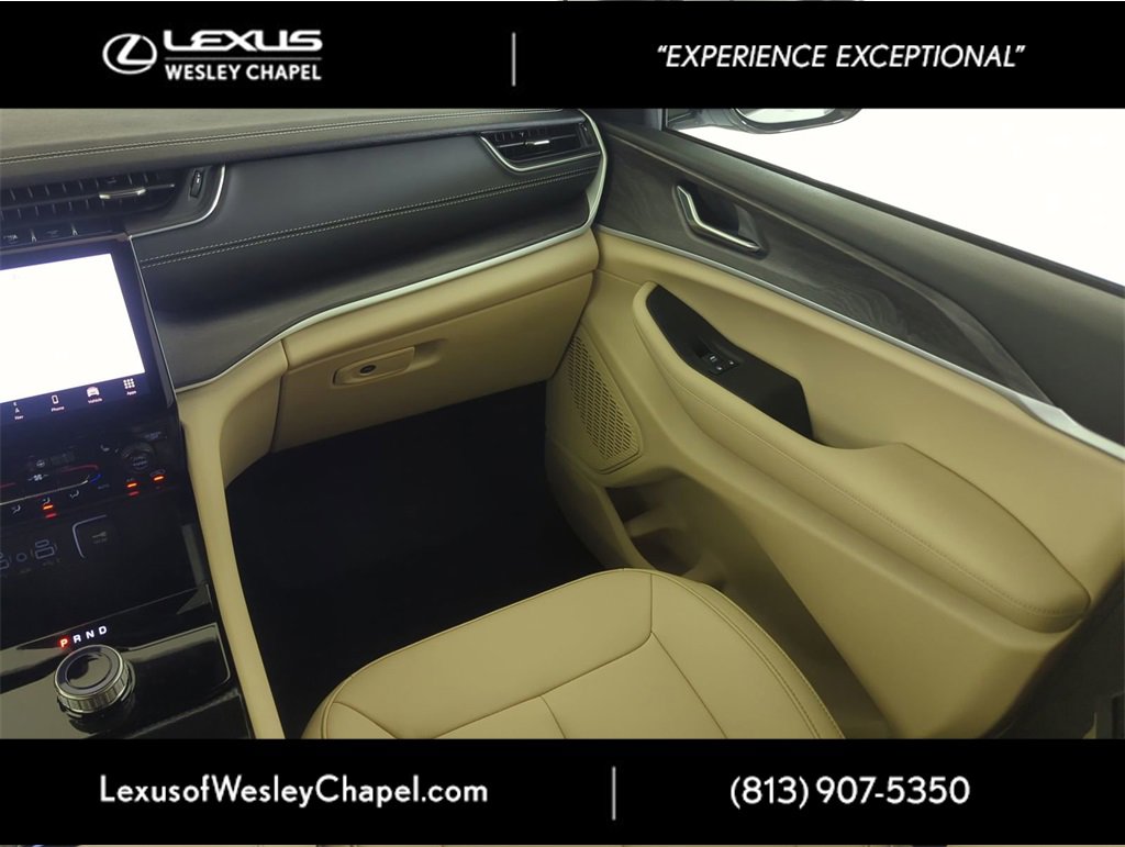 Used 2025 Jeep Grand Cherokee Limited w/ Trailer Tow Package image 15