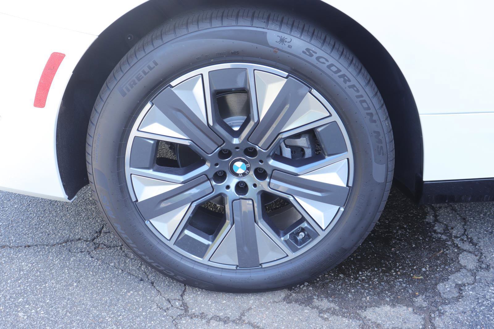 New 2026 BMW iX xDrive60 image 40