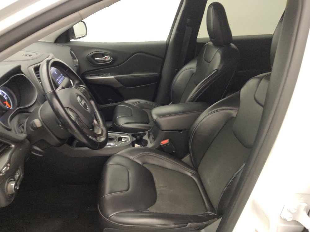 Used 2021 Jeep Cherokee Latitude Plus FWD image 17