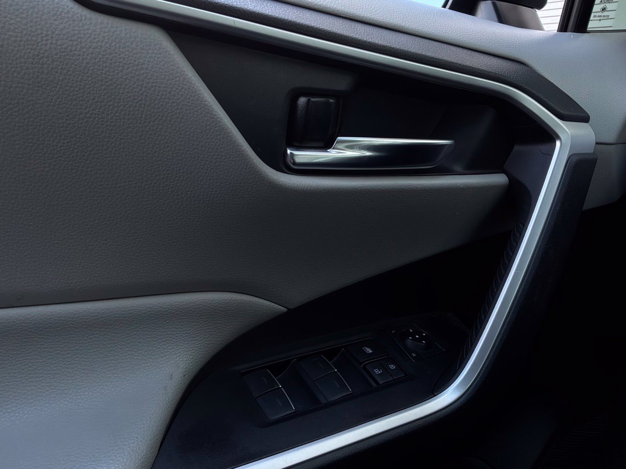 Used 2023 Toyota RAV4 XLE w/ Convenience Package FWD image 22