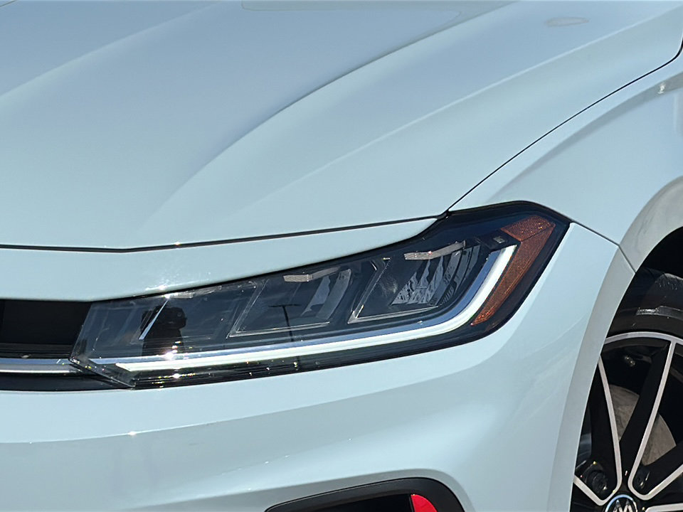 Used 2025 Volkswagen Jetta GLI Autobahn image 4