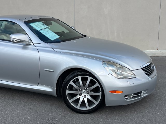 Used 2009 Lexus SC 430 Convertible RWD image 2