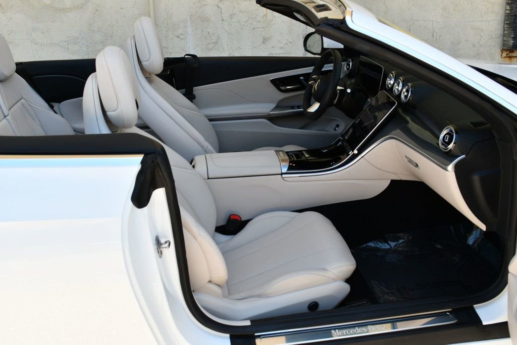 Used 2025 Mercedes-Benz CLE 450 4MATIC Cabriolet image 20