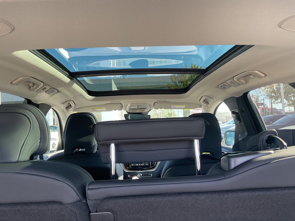 New 2027 Volvo XC60 T8 Plus AWD/4WD image 25