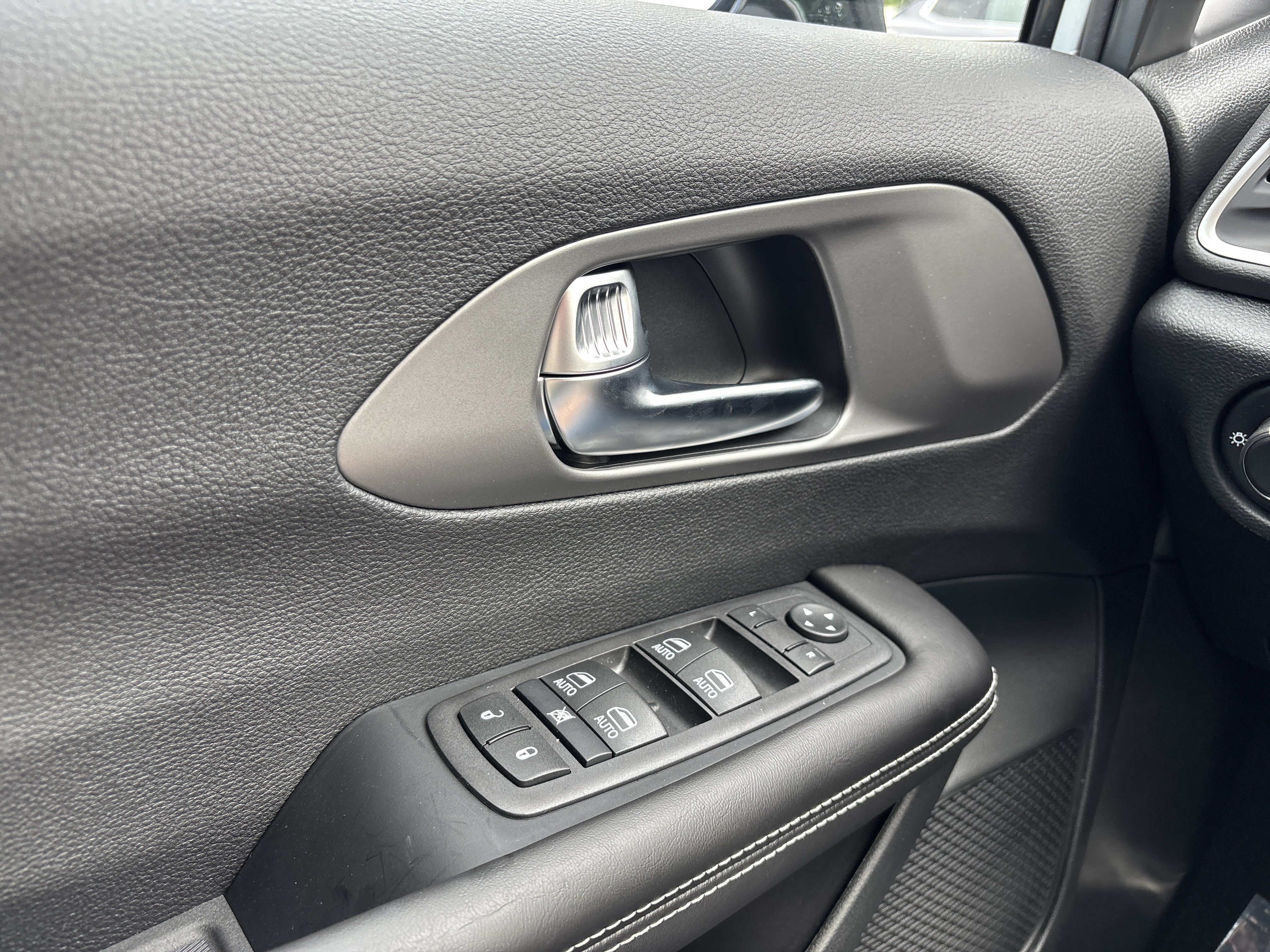 New 2027 Chrysler Pacifica LX FWD image 31