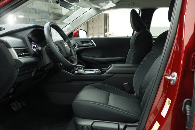 New 2026 Mitsubishi Outlander ES FWD image 6