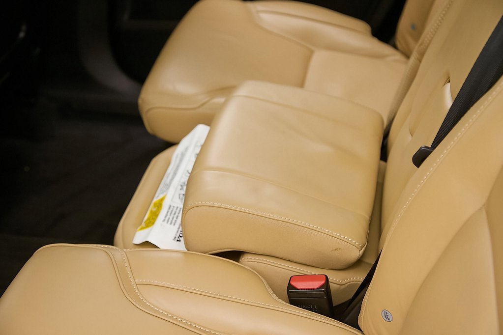 Certified 2023 Volvo XC90 B6 Ultimate w/ Protection Package Premier image 23