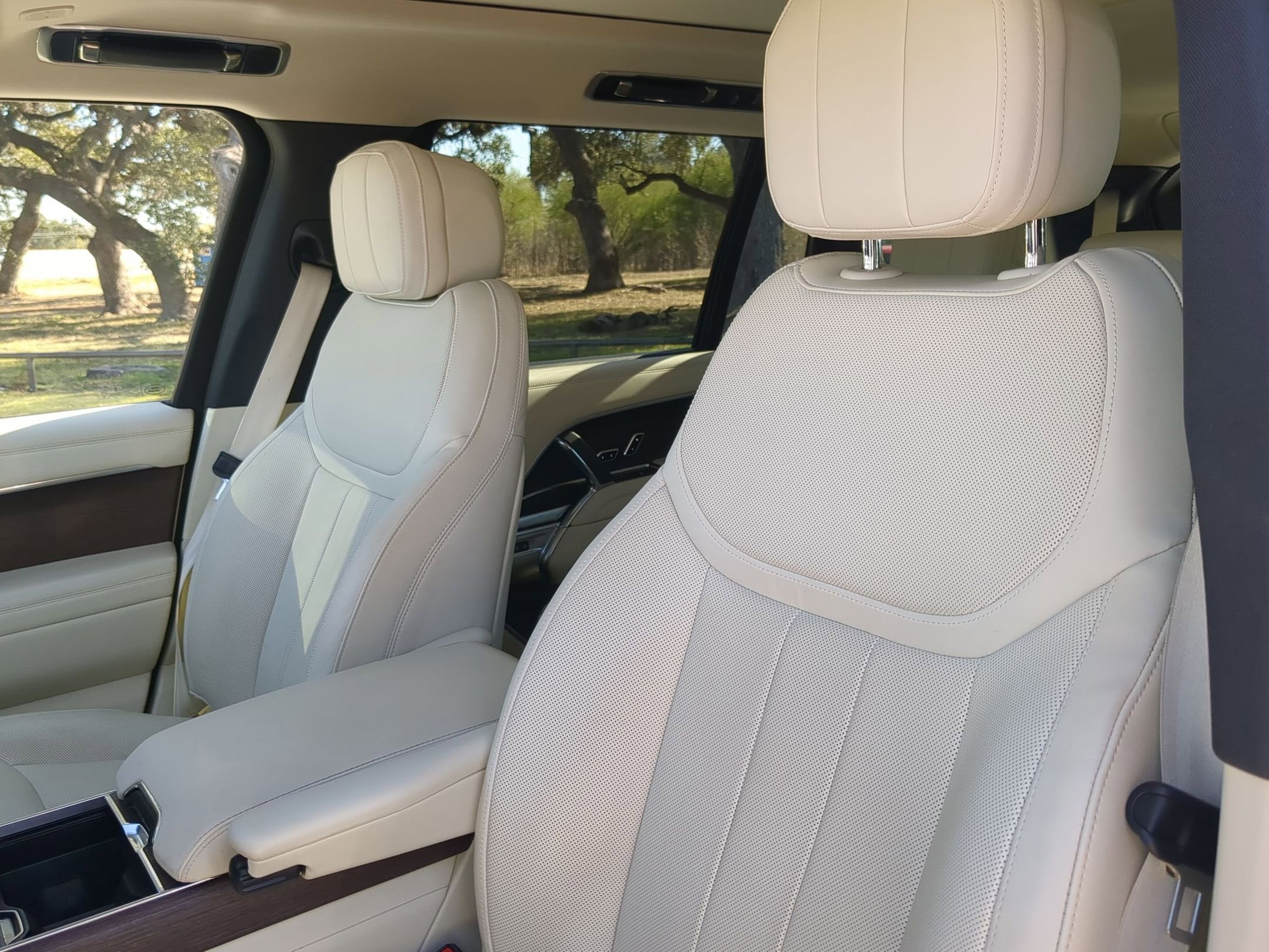 Used 2023 Land Rover Range Rover Long Wheelbase SE image 10