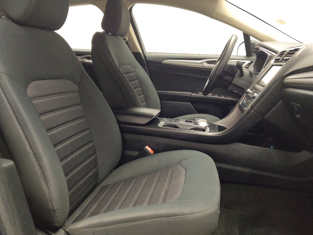 Used 2020 Ford Fusion SE FWD image 21