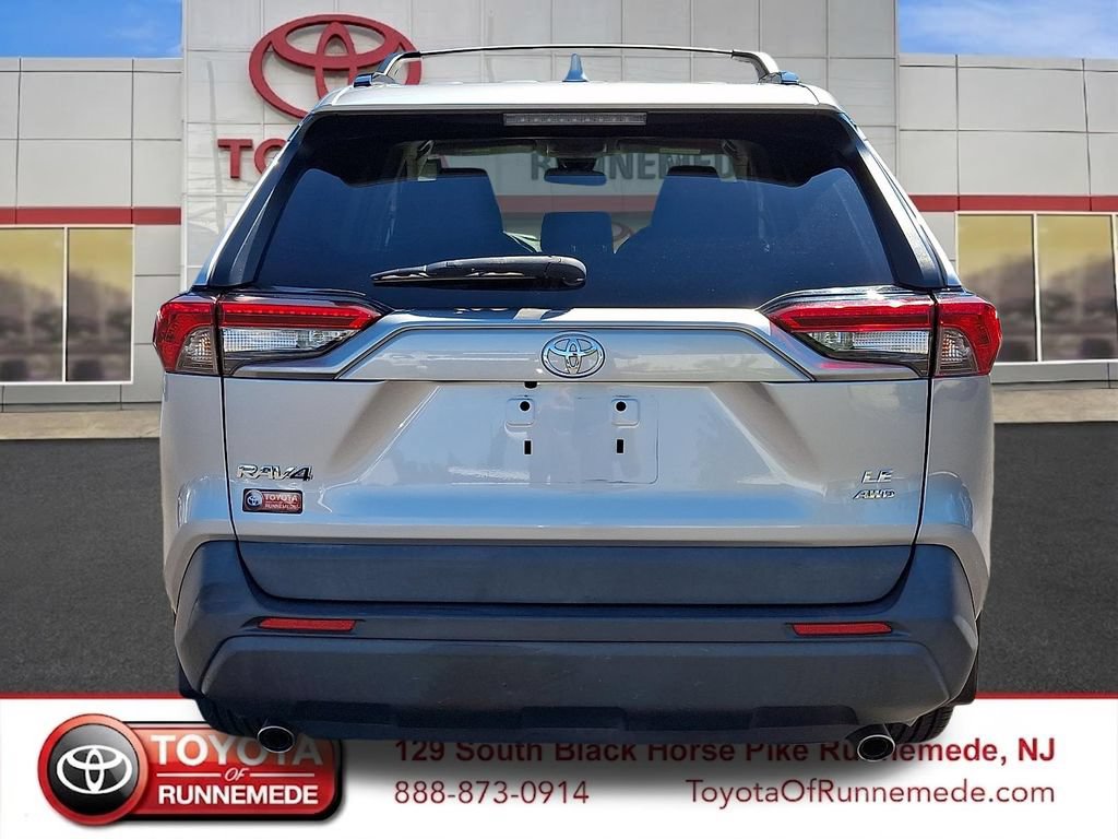 Certified 2021 Toyota RAV4 LE AWD/4WD image 5