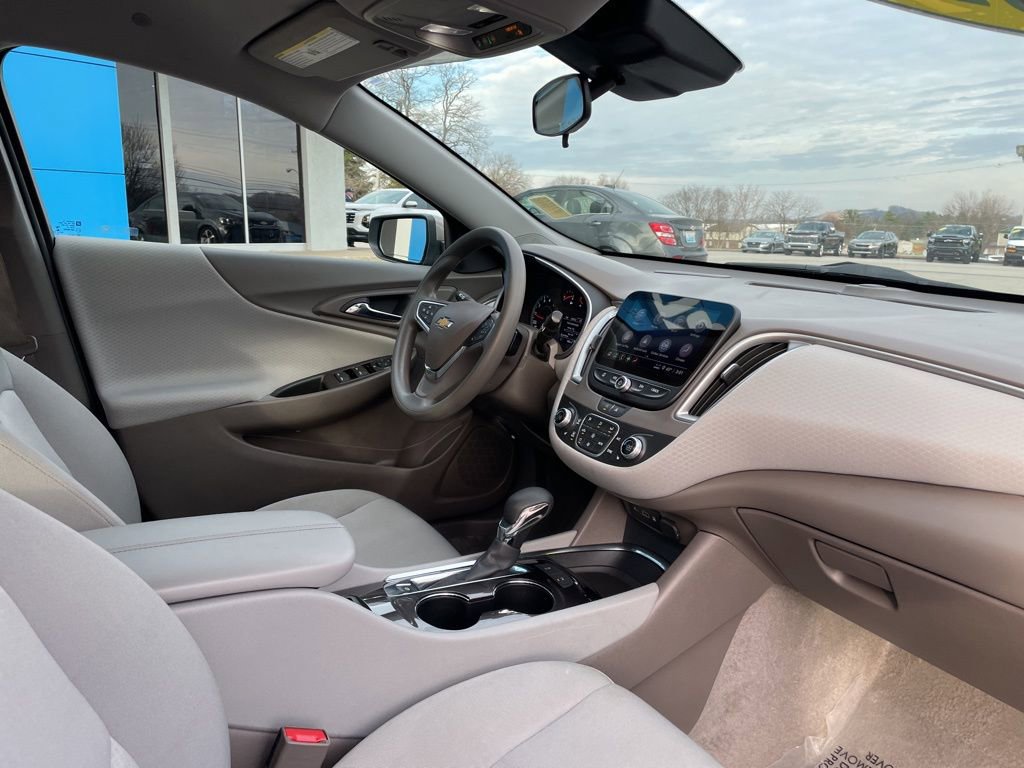 Used 2025 Chevrolet Malibu LT image 28