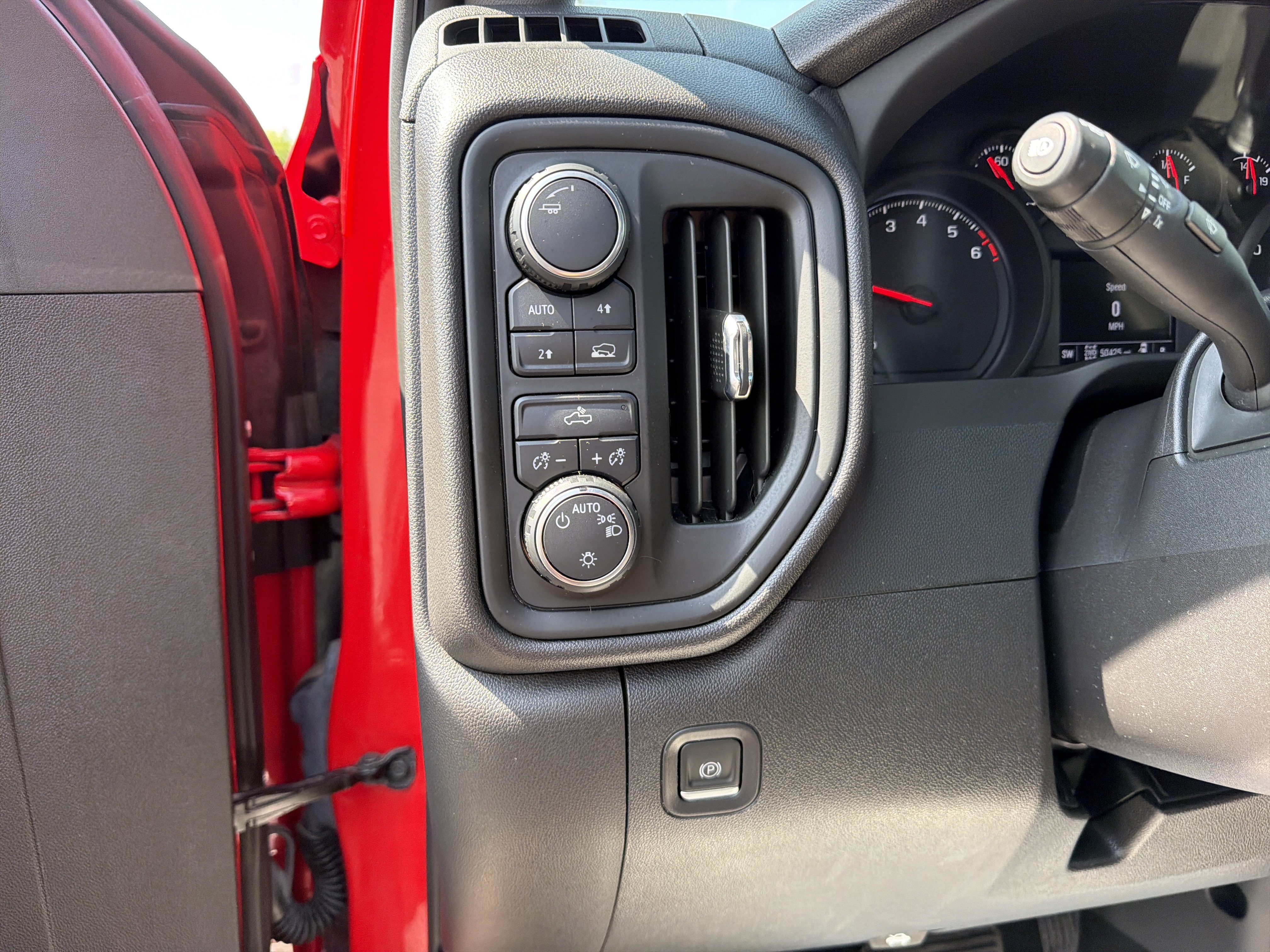 Used 2023 Chevrolet Silverado 1500 Custom AWD/4WD image 18