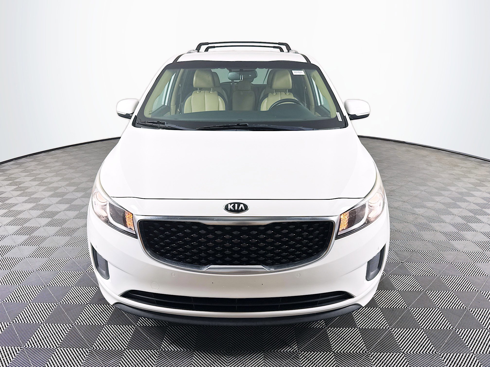 Used 2017 Kia Sedona LX w/ LX Essentials Premium Package FWD image 2