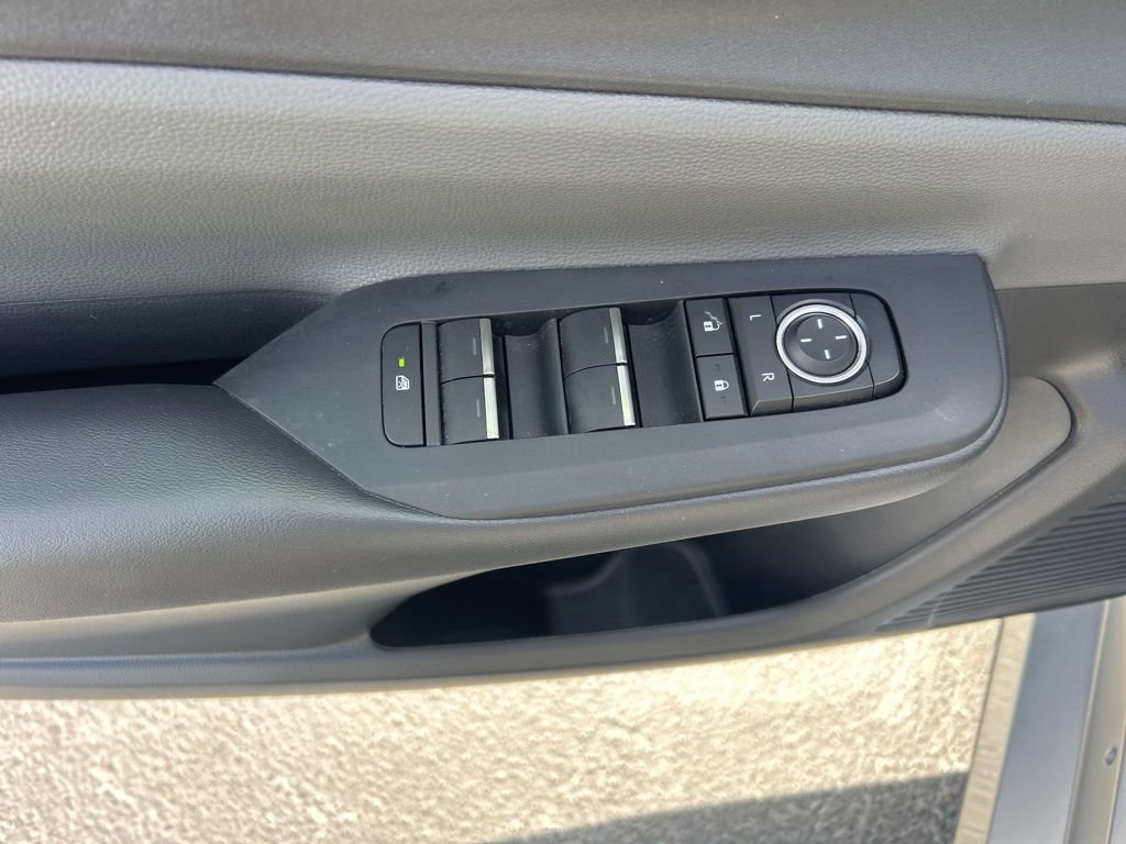 Used 2024 Toyota Prius XLE image 4