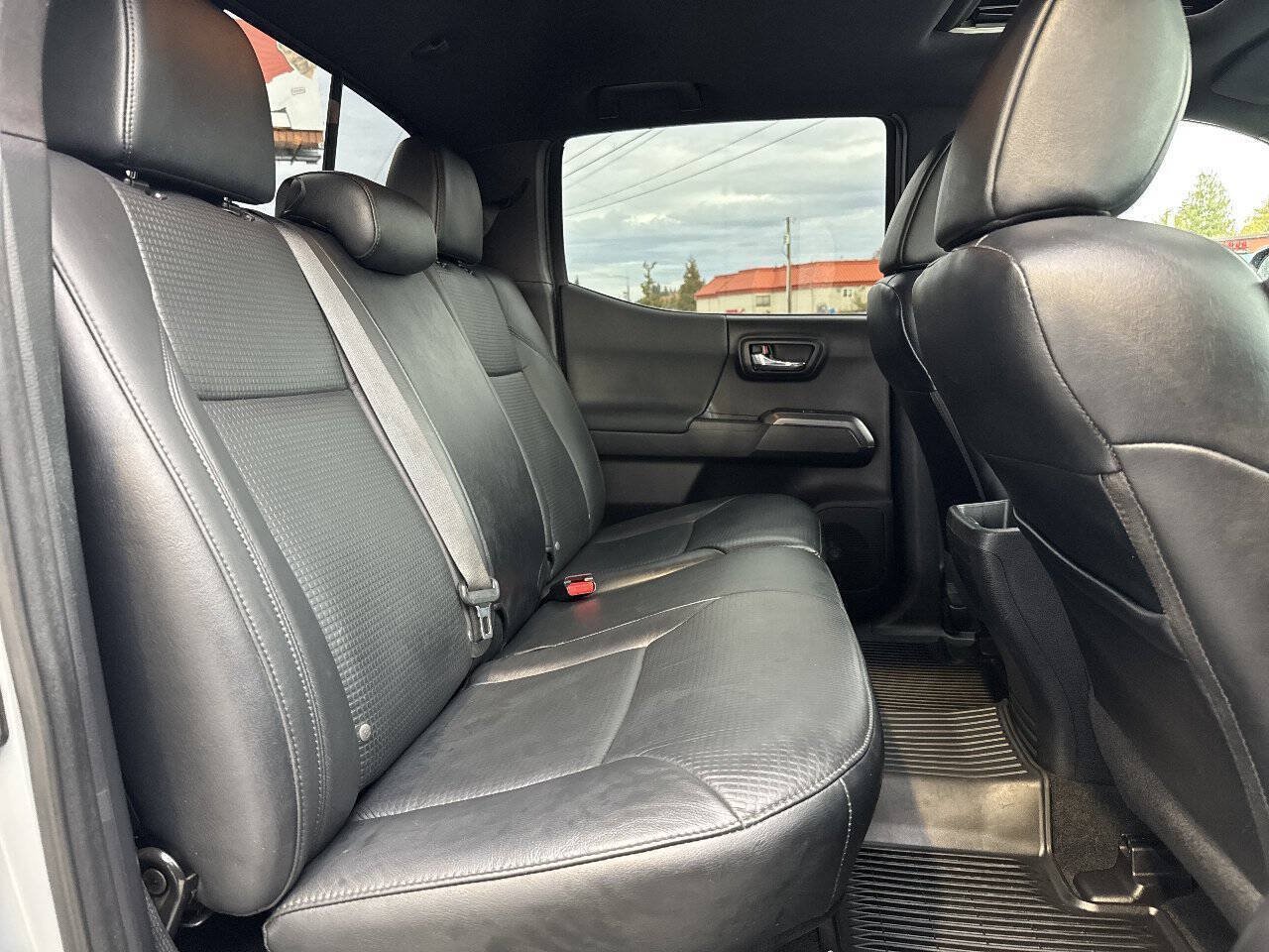 Used 2019 Toyota Tacoma TRD Sport AWD/4WD image 19
