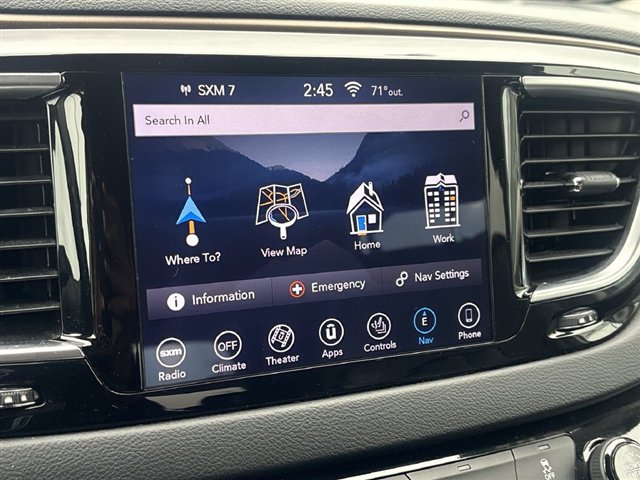 Used 2018 Chrysler Pacifica Touring-L Plus FWD image 13
