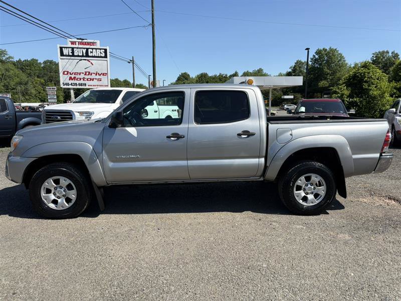Used 2015 Toyota Tacoma 4x4 Double Cab w/ SR5 Package image 2