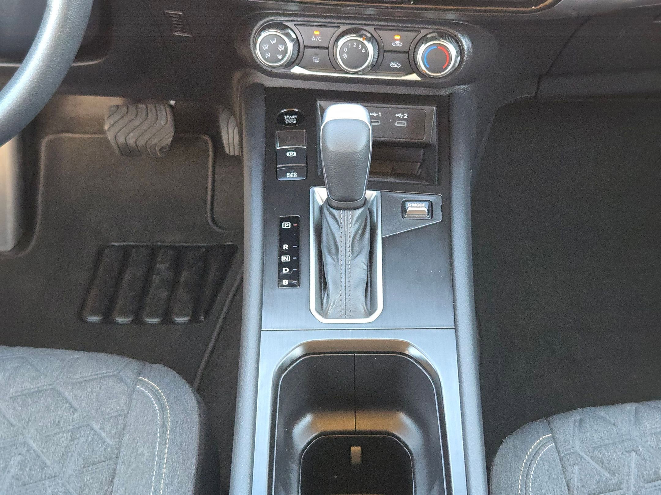 Certified 2025 Nissan Kicks SV w/ Illumination Package image 18