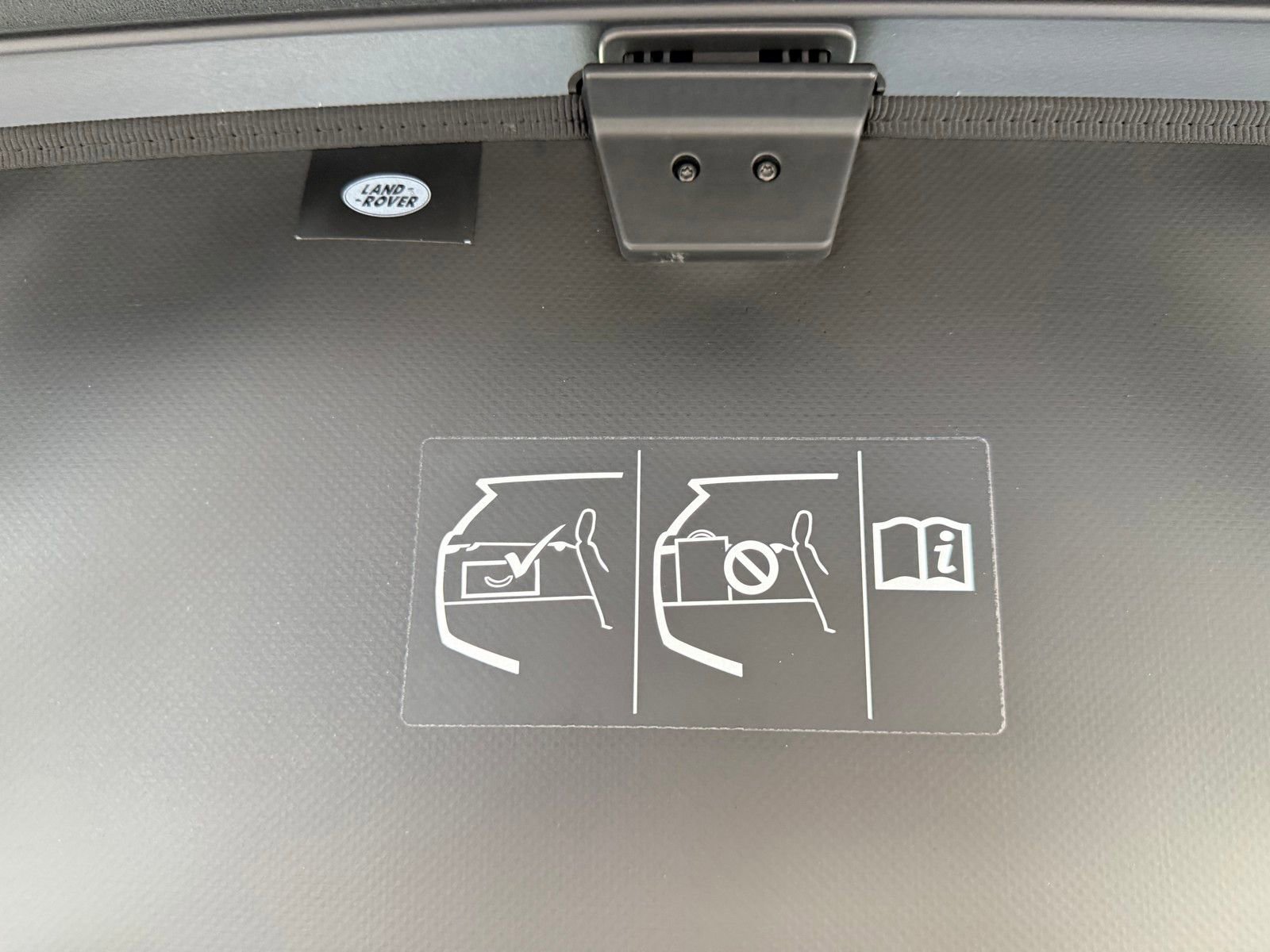 New 2026 Land Rover Discovery Dynamic SE image 33