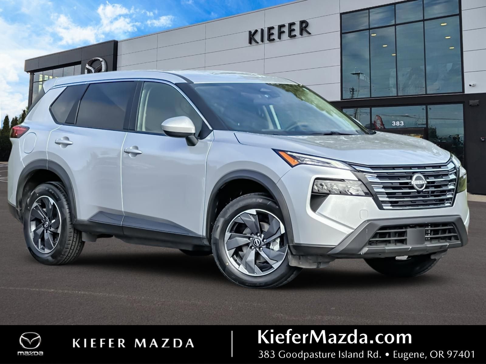 Used 2025 Nissan Rogue SV image 1