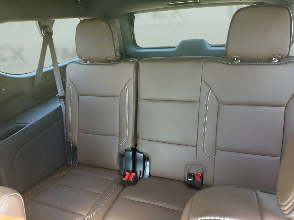 Used 2026 Chevrolet Suburban High Country RWD image 14