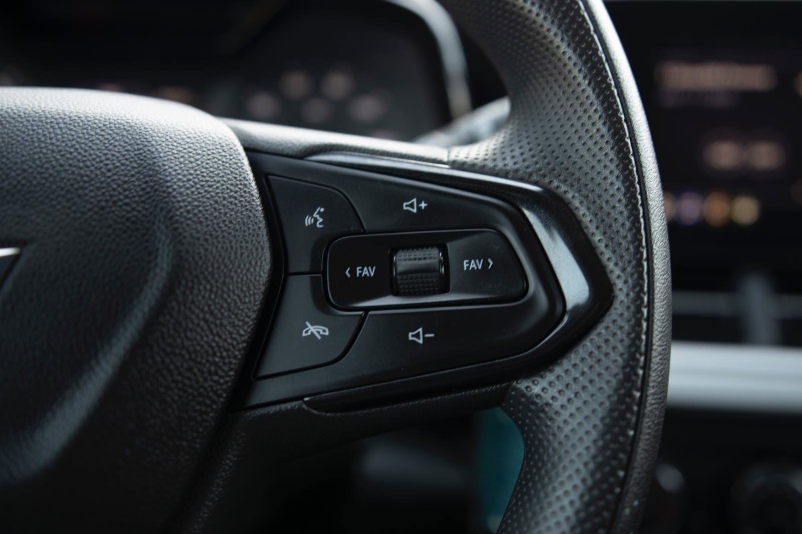 Used 2024 Chevrolet Trax LS w/ LS Convenience Package image 7