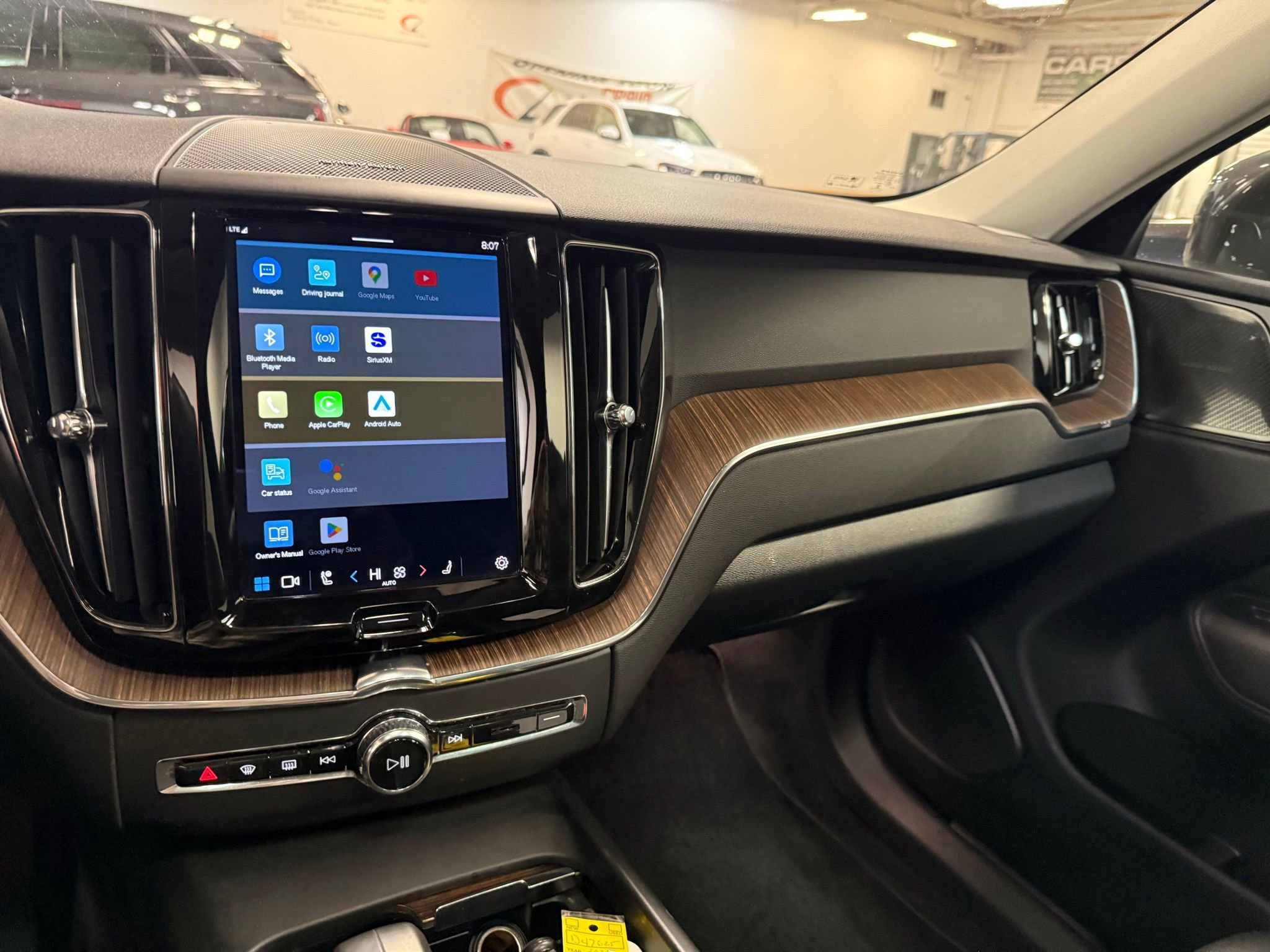 Used 2022 Volvo XC60 B5 Momentum w/ Climate Package image 40