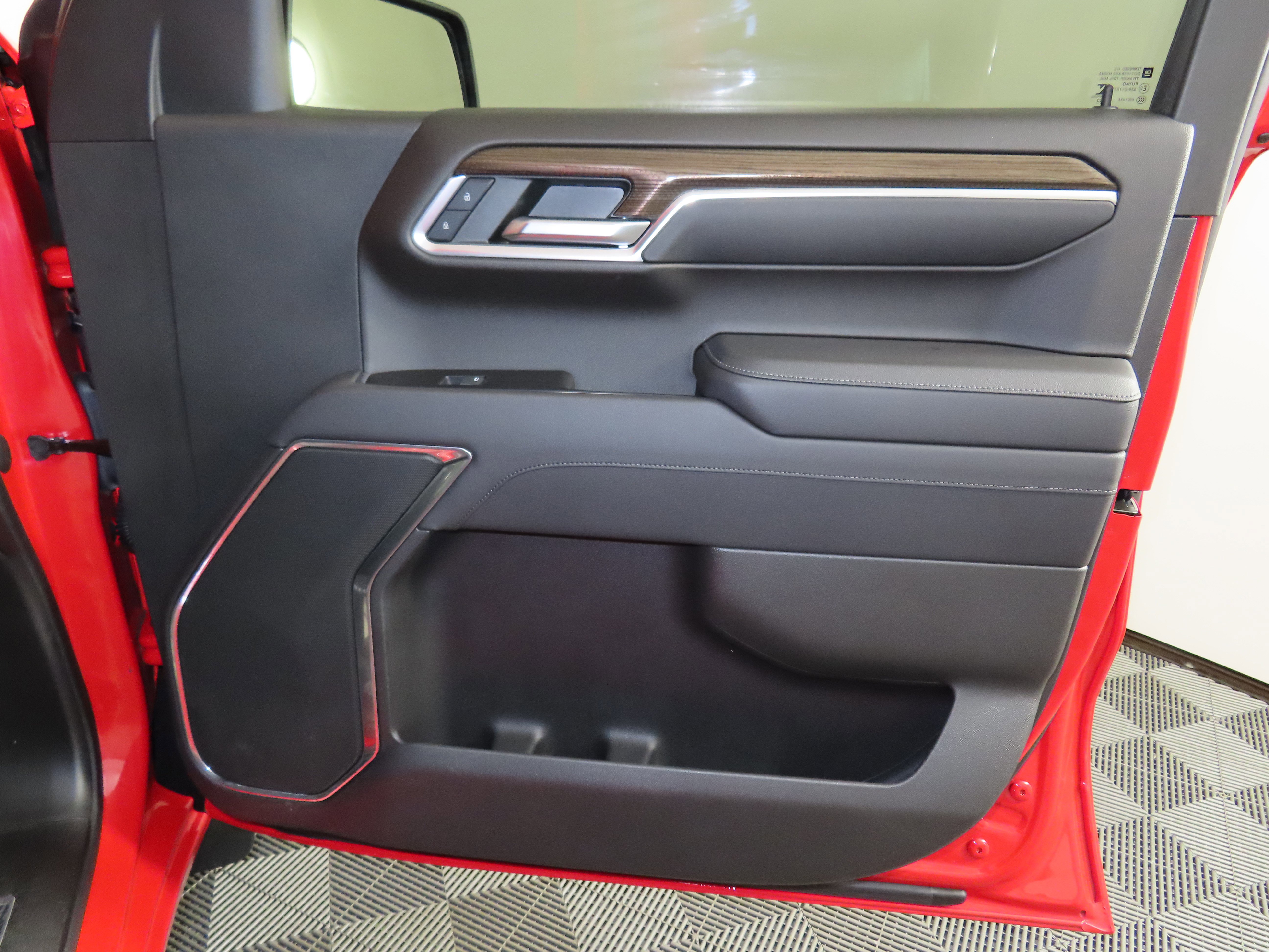 Used 2022 Chevrolet Silverado 1500 LT AWD/4WD image 44