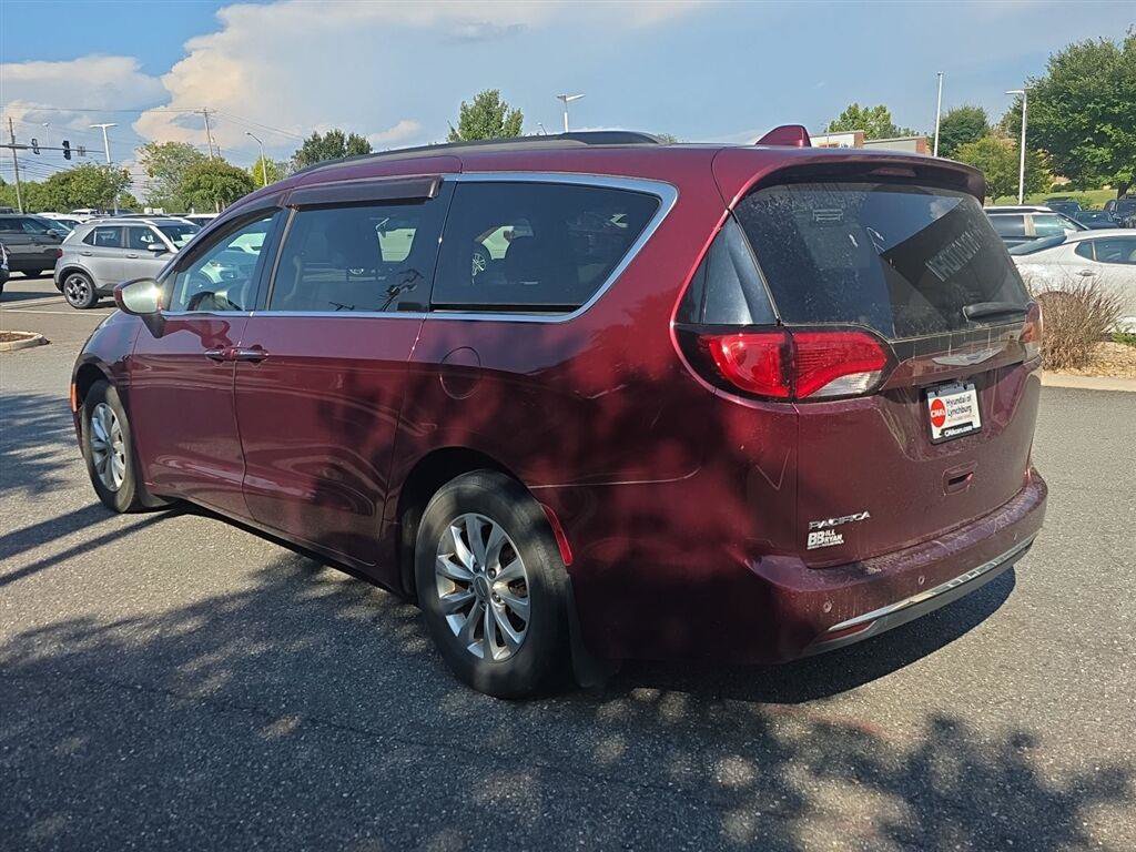 Used 2018 Chrysler Pacifica Touring Plus FWD image 8