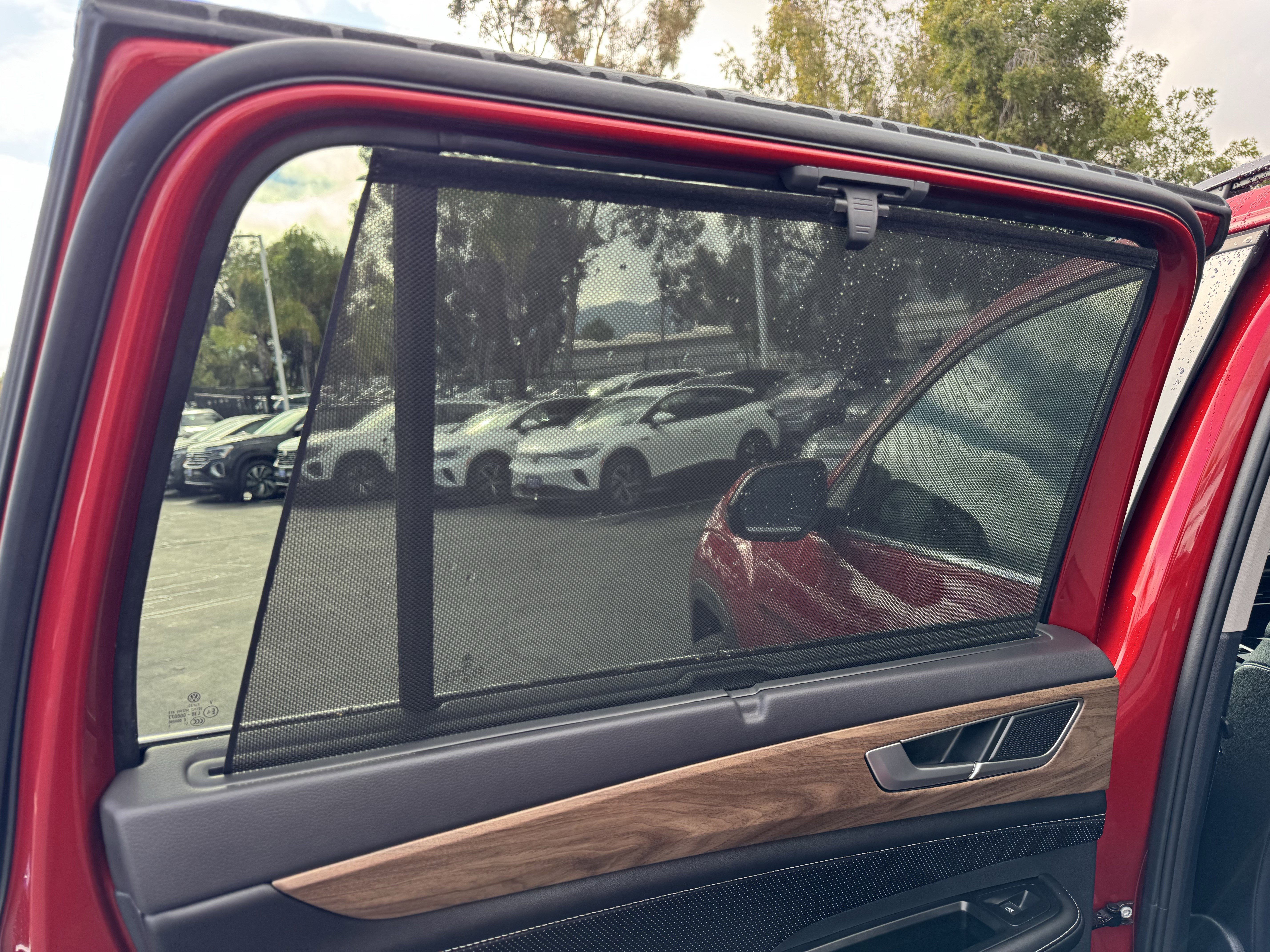 Used 2025 Volkswagen Atlas SE image 37