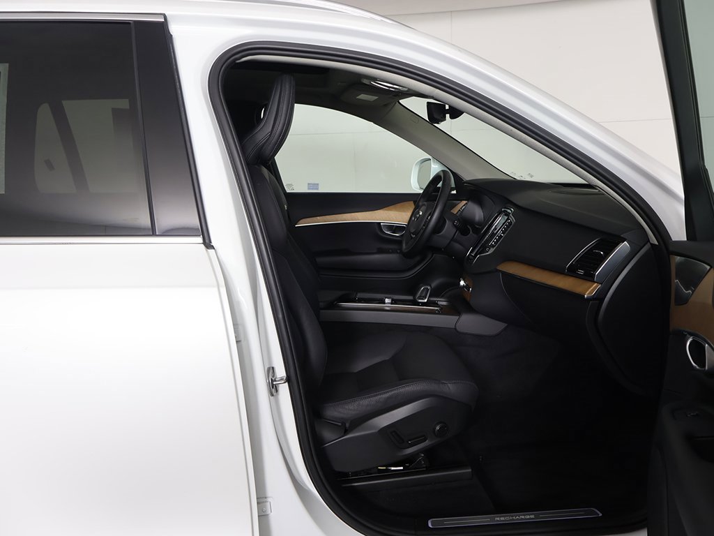 Used 2024 Volvo XC90 T8 Plus w/ Protection Package Premier image 33