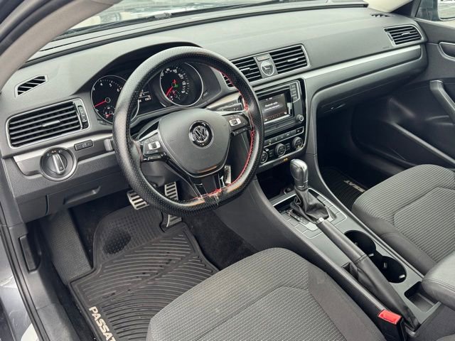 Used 2016 Volkswagen Passat 1.8T R-Line image 11