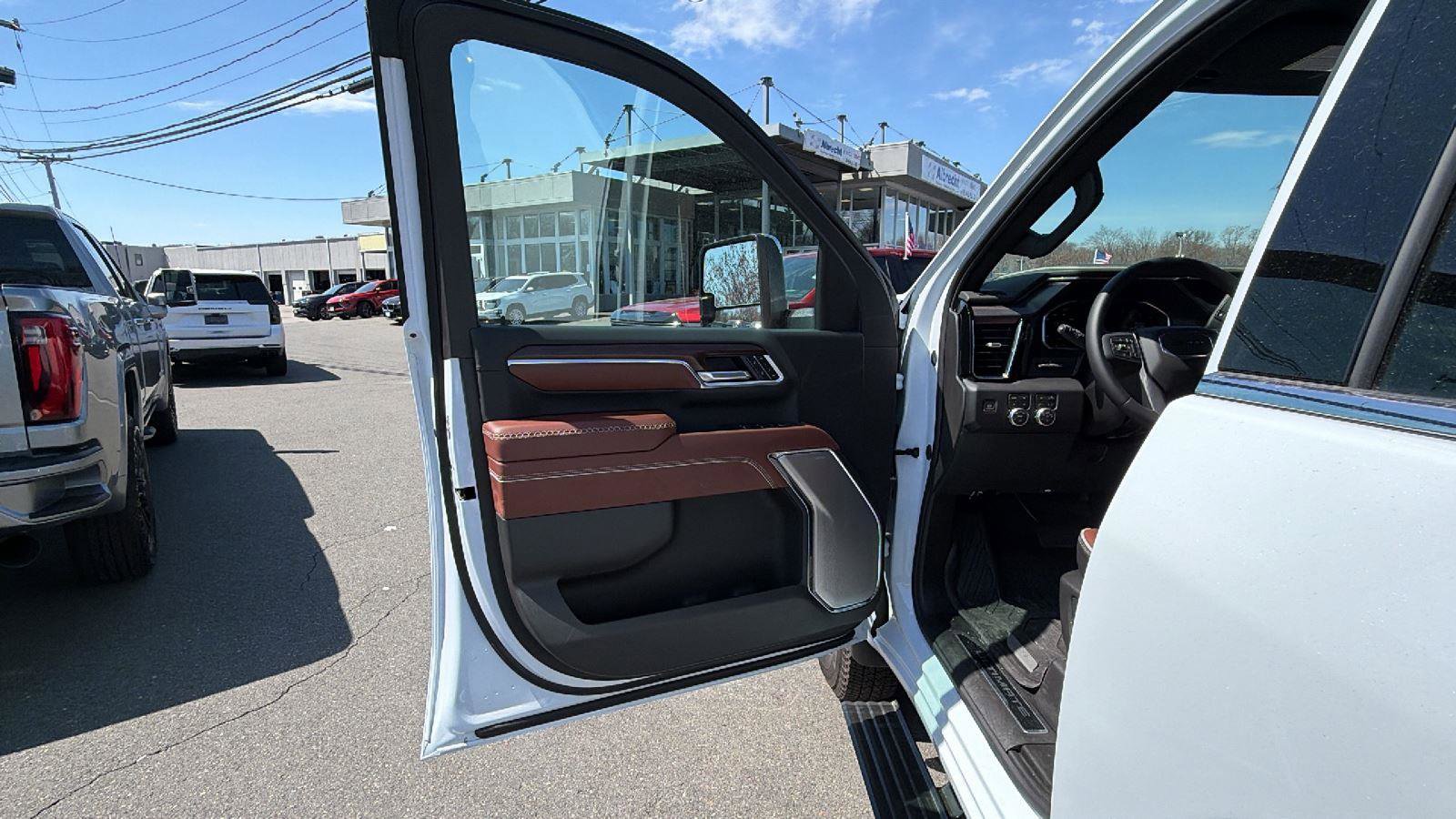 New 2026 GMC Sierra 3500 Denali Ultimate AWD/4WD image 14