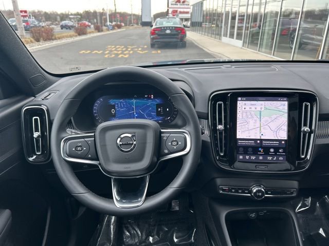 Certified 2025 Volvo XC40 B5 Plus image 18