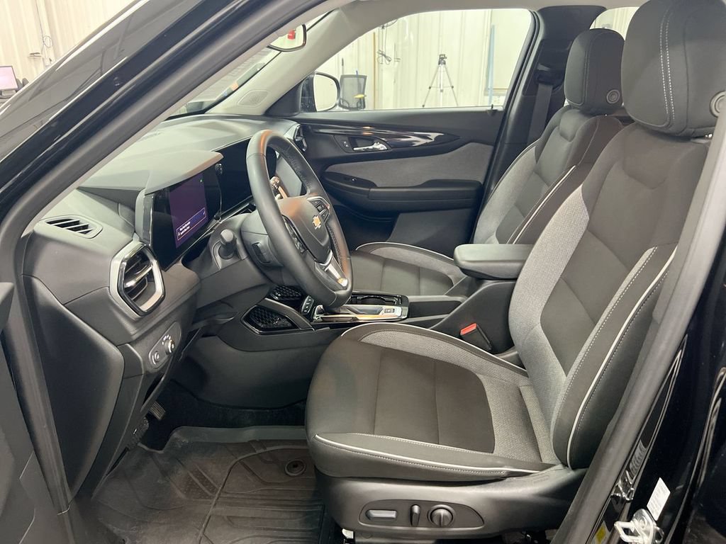 Used 2024 Chevrolet TrailBlazer LT w/ Convenience Package FWD image 19