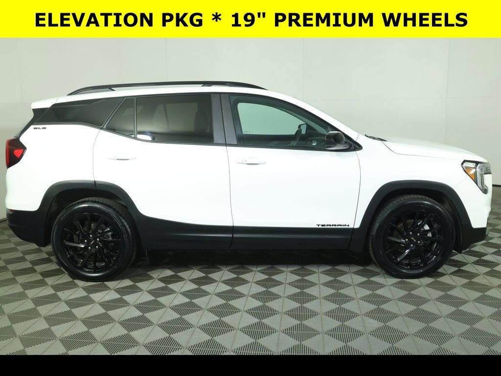 Used 2023 GMC Terrain SLE w/ Elevation Edition image 9