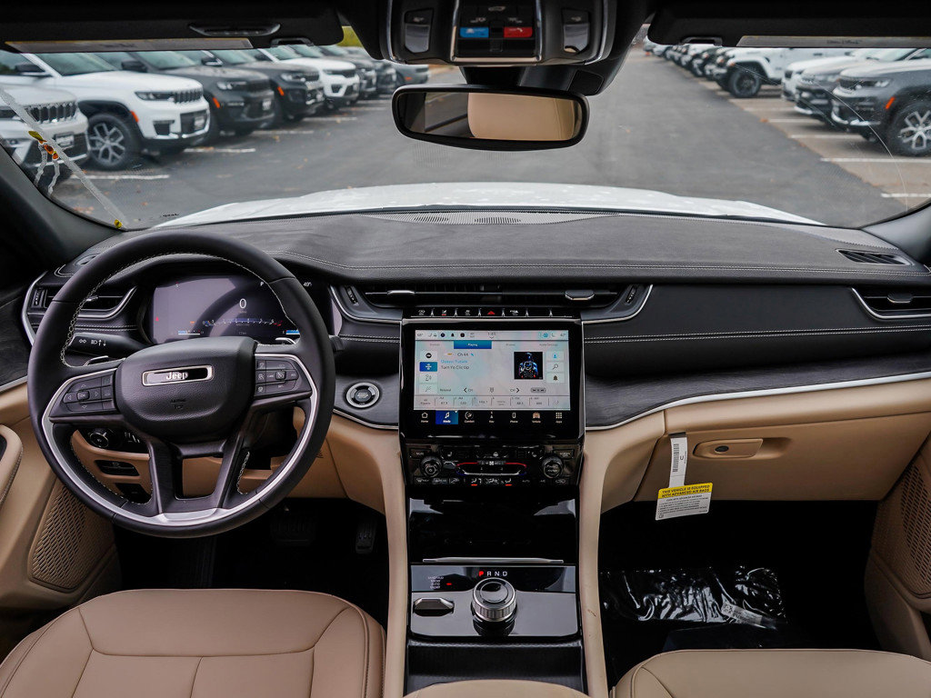 New 2025 Jeep Grand Cherokee Limited image 12