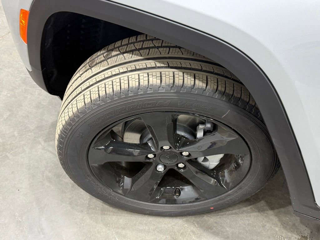 New 2025 Jeep Grand Cherokee Limited image 43