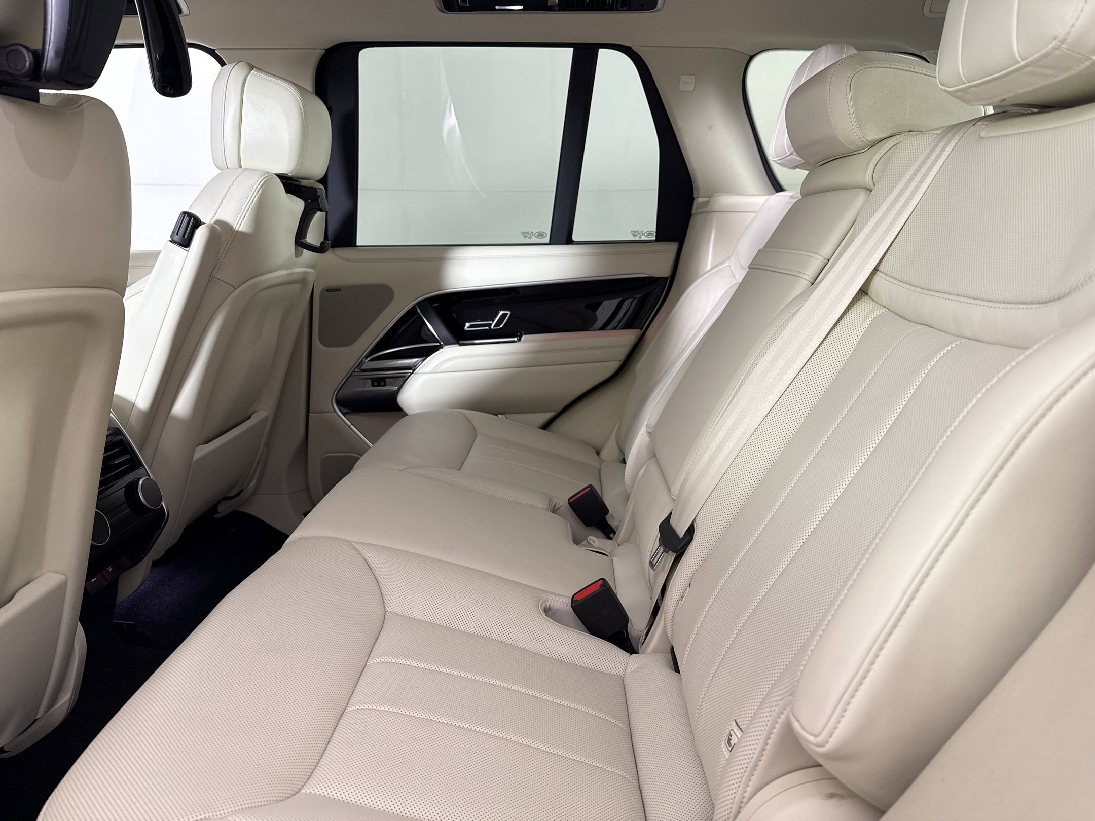 Used 2023 Land Rover Range Rover SE image 23