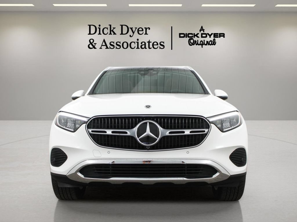 Used 2026 Mercedes-Benz GLC 300 4MATIC image 4